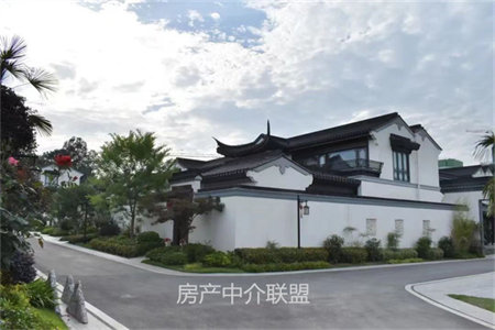 出售泰安阳光和墅西区3室2厅2卫136平精装修